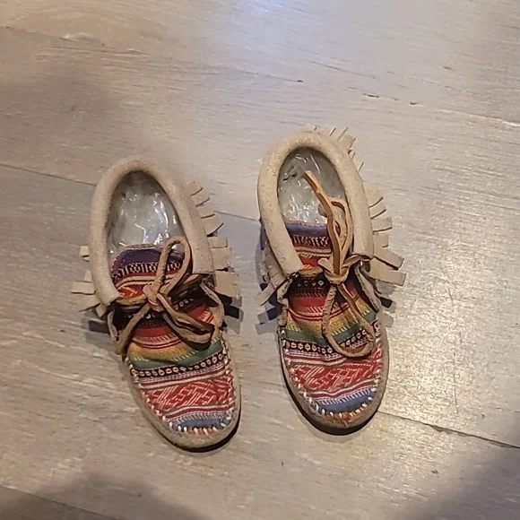 Minnetonka Leather Moccasin Boots For Girls Size 8 - Picture 2 of 5